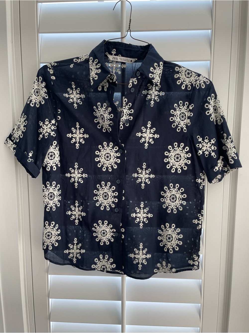 Zara Navy Short-Sleeve Button-Down Shirt with White Medallion Print